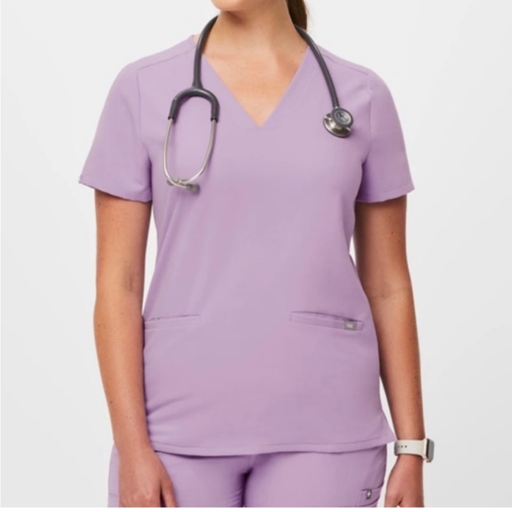 Figs scrub top EUC MEDIUM lilac